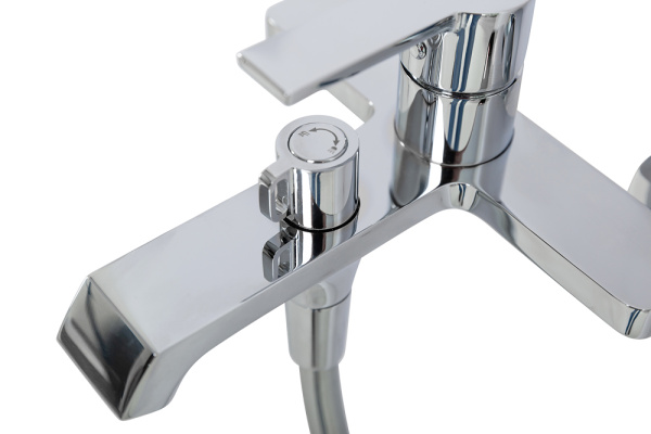 Смеситель для ванны с ручным душем, шлангом и держателем BelBagno Aurora AURORA-VASM-CRM хром глянцевый