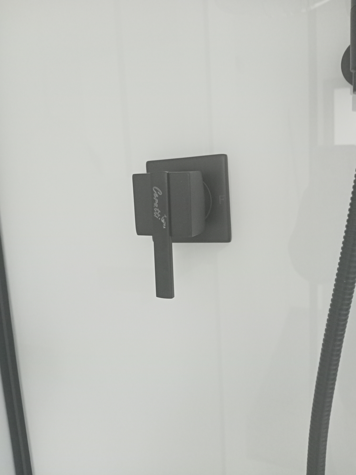 Душевая кабина Ceruttispa 90x205 KORRA90B профиль черный