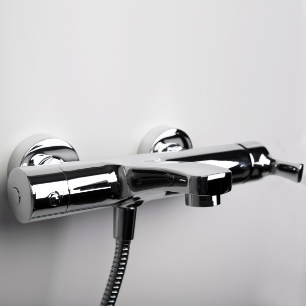 Смеситель для ванны с душевым гарнитуром WasserKRAFT Berkel 4801 хром глянцевый