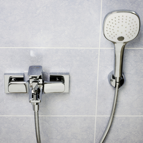 Смеситель для ванны с душевым гарнитуром WasserKRAFT Salm 2701 хром глянцевый