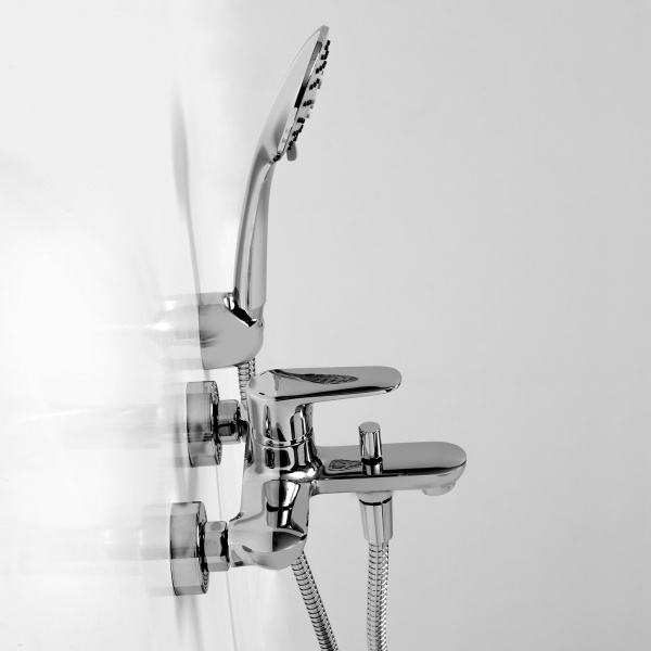 Смеситель для ванны с душевым гарнитуром WasserKRAFT Vils 5601 хром глянцевый