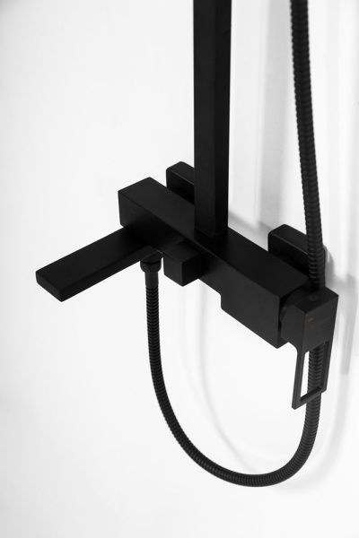 Душевая стойка  BelBagno LUCE LUC-VSCM-NERO черный матовый Душевая стойка  BelBagno LUCE LUC-VSCM-NERO черный матовый